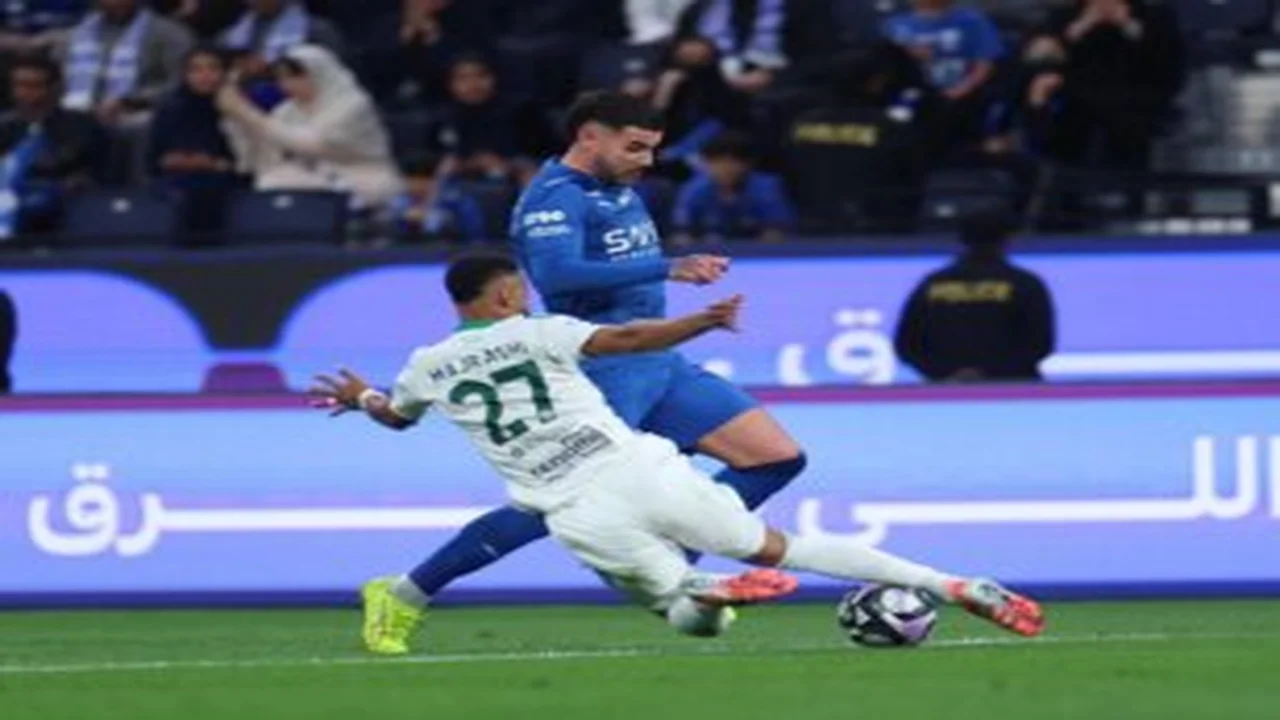 قمة سلبية.. تعادل الهلال والأهلي يشعل صراع ترتيب الدوري السعودي للمحترفين